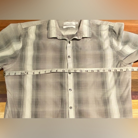 Calvin Klein Men's Short Sleeve Button-Front Shirt, size L - Picture 7 of 8